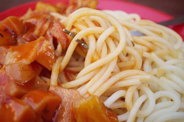 Soslu spagetti — Stok fotoğraf