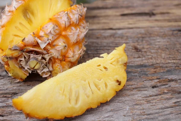 Pineapple slices — Stock Photo, Image