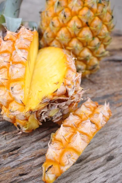 Ananas segmenten — Stockfoto