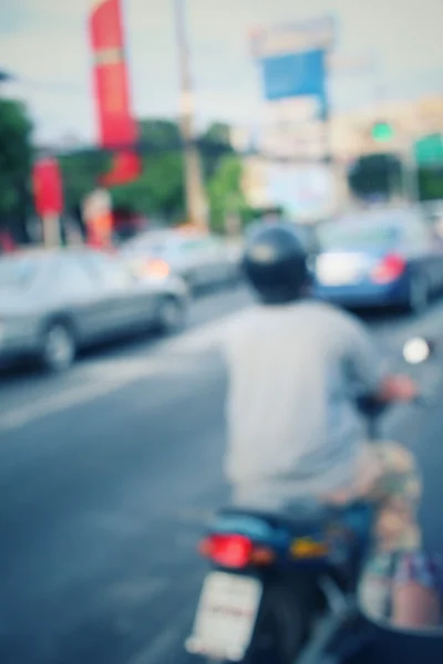 Auto in der Stadt verschwommen — Stockfoto