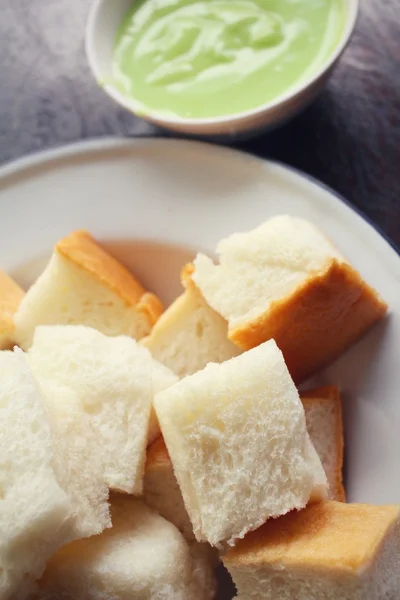 Bread with green tea jam — Stock Photo, Image