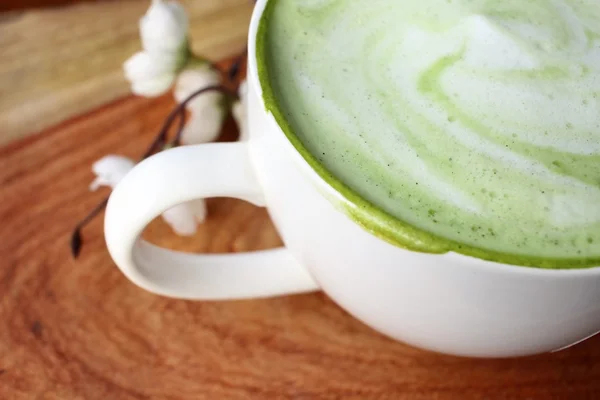 Grüner Tee und Milch — Stockfoto