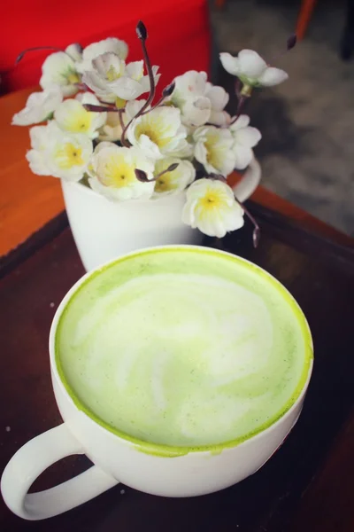 Té verde y leche —  Fotos de Stock