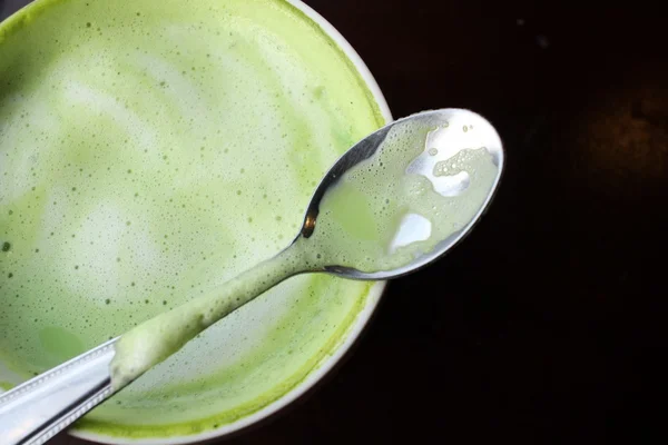 Grüner Tee und Milch — Stockfoto