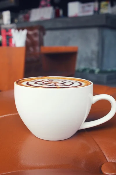 Café con leche vintage en la cafetería — Foto de Stock