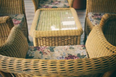 Bahçedeki sandalyeler