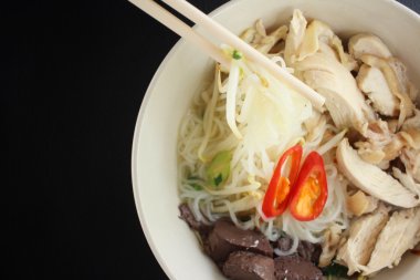 Vietnamca pho şehriye