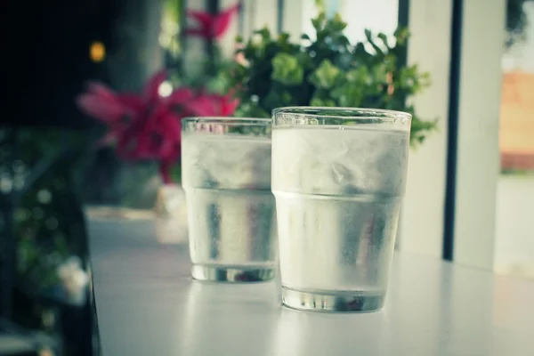 Beber agua —  Fotos de Stock