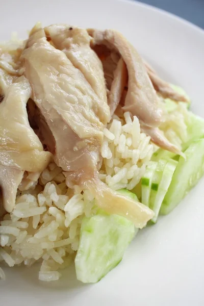 Рис на пару с курицей — стоковое фото