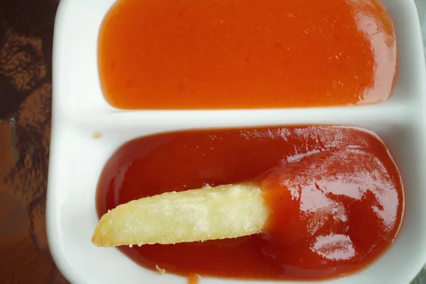 Frietjes met ketchup — Stockfoto