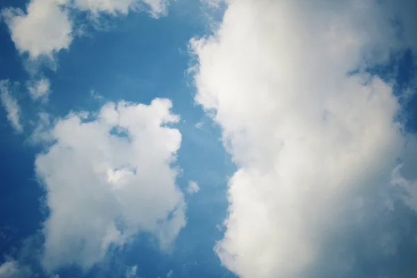 Nuvole tempestose in primavera - cielo coperto — Foto Stock