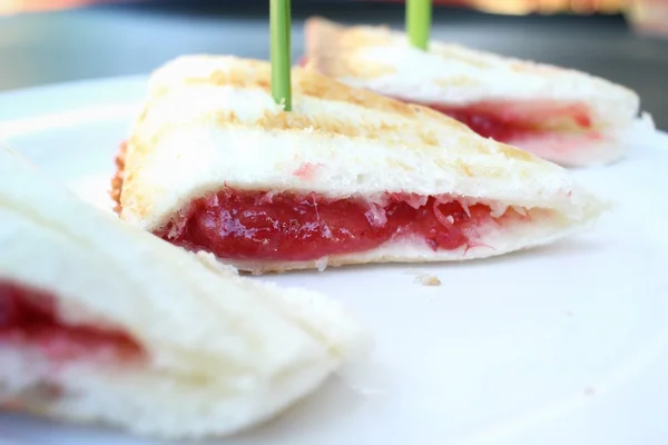 Toast bread with strawberry jam — Stock Photo, Image