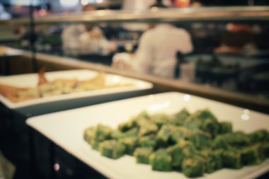 Otel restoranında, bulanık