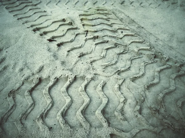 Huellas de ruedas en el suelo. — Foto de Stock