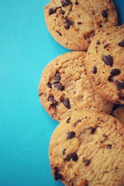 Çikolata parçacıklı kurabiye.