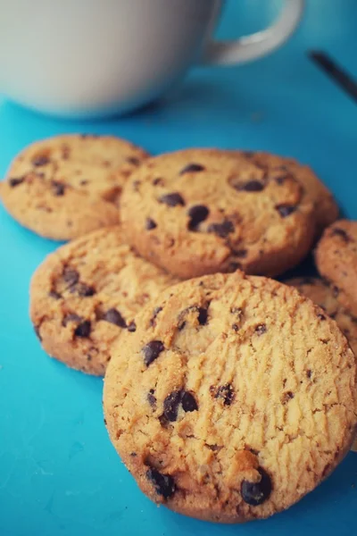 Chocolate chip cookies med kaffe — Stockfoto