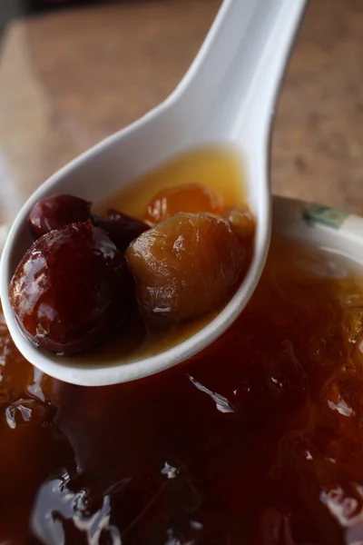 Dolce cinese di giuggiola con longan — Foto Stock