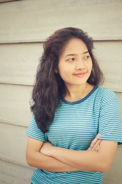 Joven mujer sonriendo —  Fotos de Stock