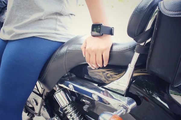 Woman hand with smartwatch on motorcycle — Stock Photo, Image