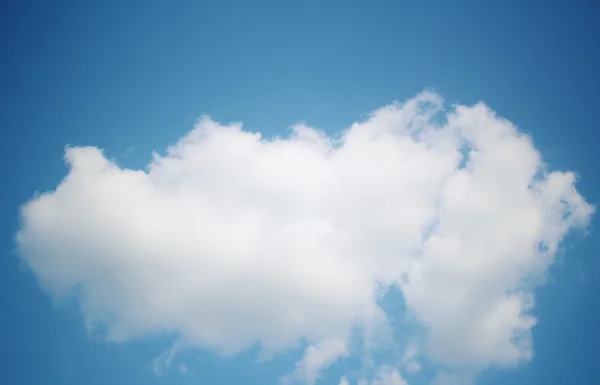 Nuvens no céu azul. — Fotografia de Stock