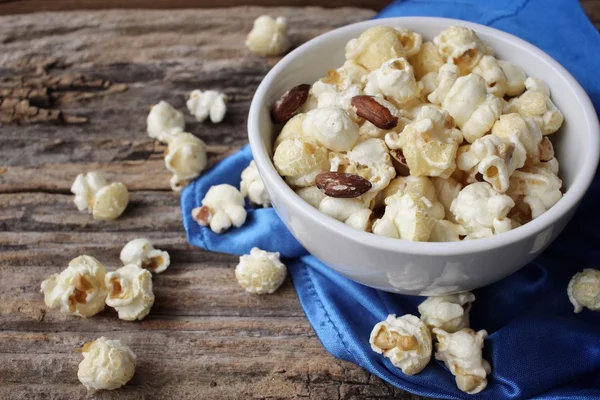 Popcorn with almond — Stock Photo, Image
