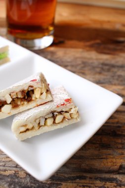 Sıcak çay ile Hint Tatlılar