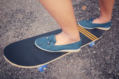 Kaykaylı genç kız