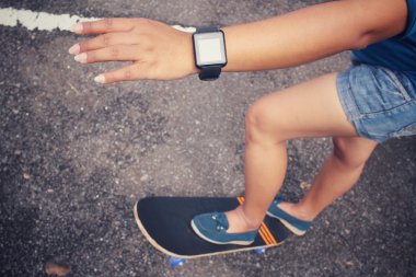 Kaykaylı genç kız