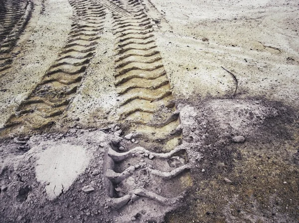 Radspuren auf dem Boden. — Stockfoto