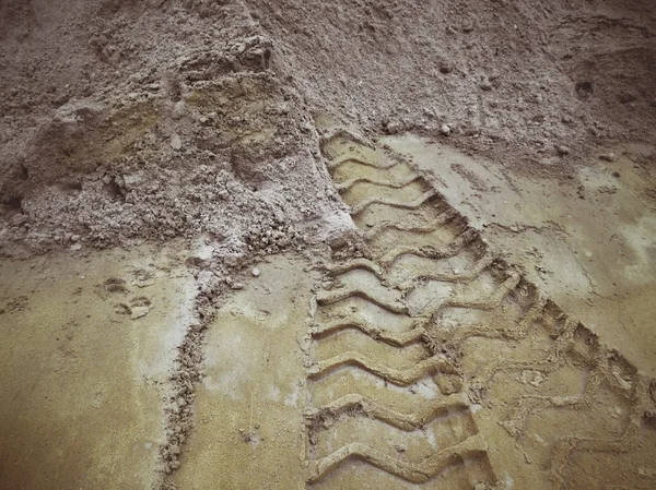 Tracce di ruote sul terreno. — Foto Stock