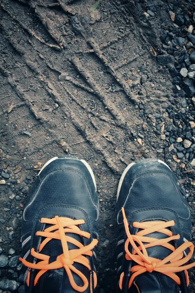 Selfie buty z rozstawu kół na glebie. — Zdjęcie stockowe