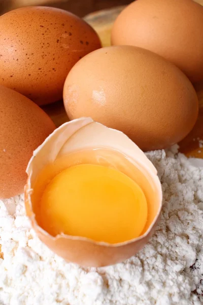 Eieren en meel — Stockfoto