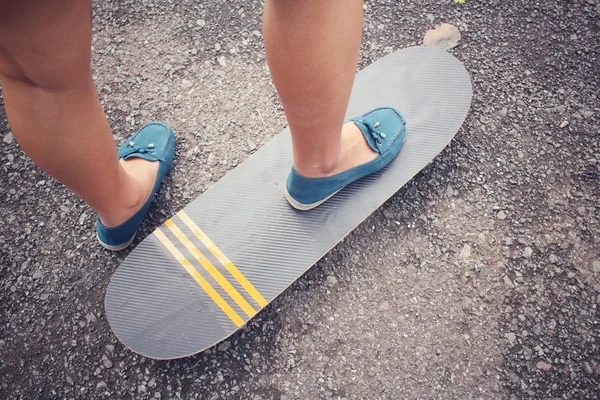 Young girl with skateboard — Stock Photo, Image