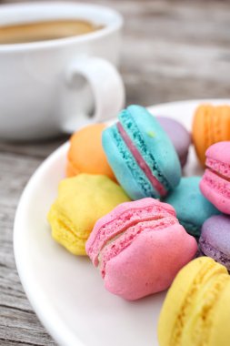 Sıcak kahve ile Fransızca macaroons