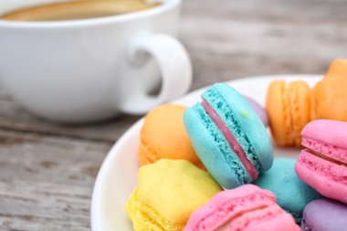 Sıcak kahve ile Fransızca macaroons