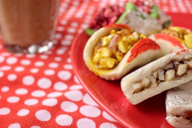 Süt çay ile Hint Tatlılar