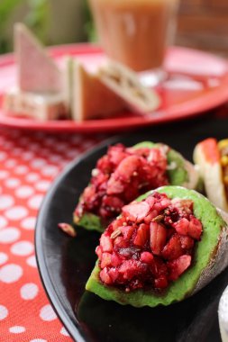 Süt çay ile Hint Tatlılar