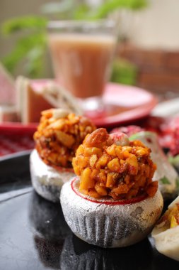 Süt çay ile Hint Tatlılar