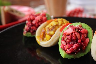 Süt çay ile Hint Tatlılar