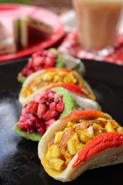 Süt çay ile Hint Tatlılar