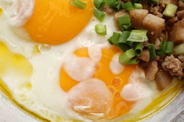 Pan kızarmış yumurta ile Kahvaltı