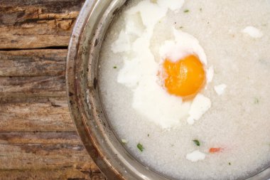 Yumurta ile pirinç çorbası