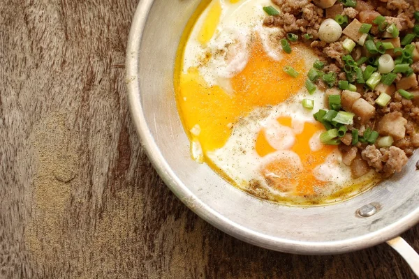 Pan kızarmış yumurta ile Kahvaltı