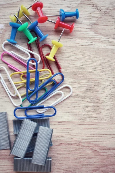 Set van push pins nietjes en paperclips — Stockfoto