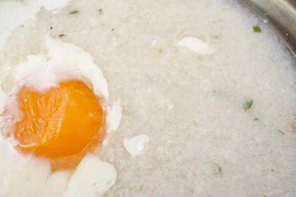 Sopa de arroz com ovo — Fotografia de Stock