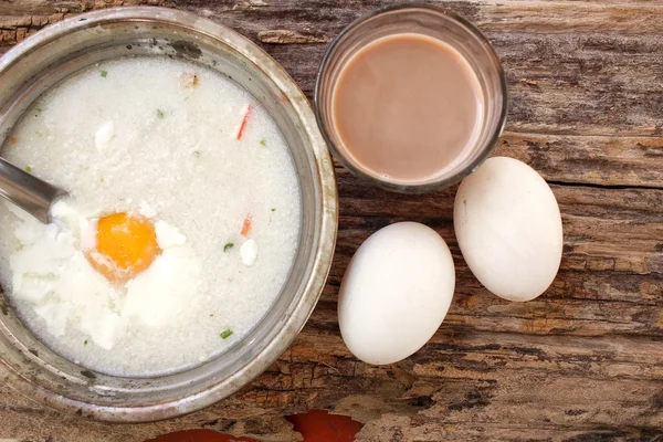 卵と米のスープ — ストック写真