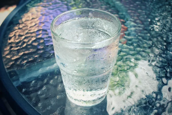 Wasser trinken — Stockfoto