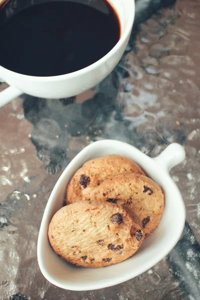 チョコレート クッキーでホット コーヒー — ストック写真