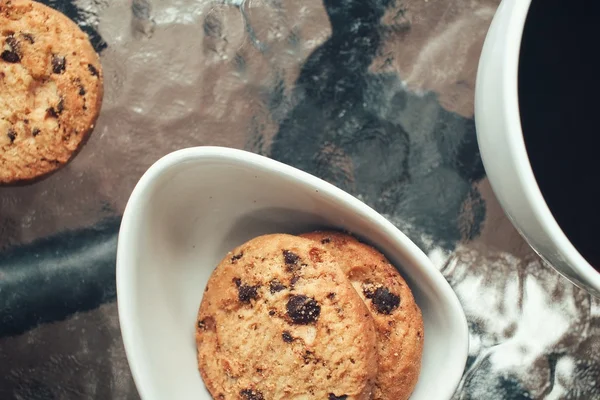 Hot coffee with chocolate cookies — Stock Photo, Image