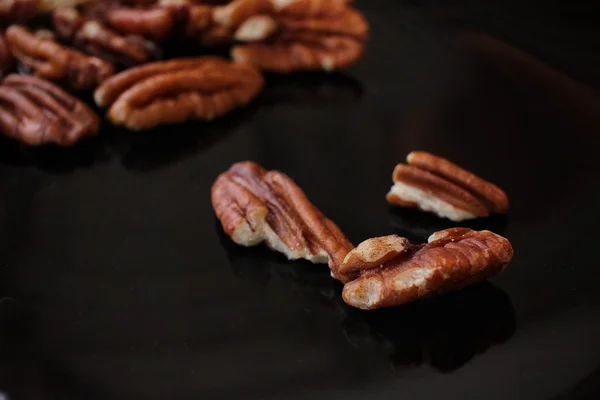 Закрыть орехи пекан — стоковое фото